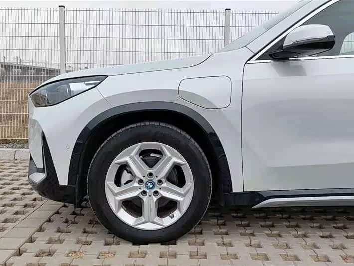 Фото 6 - BMW iX1