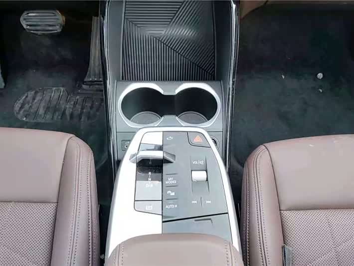 Фото 8 - BMW iX1