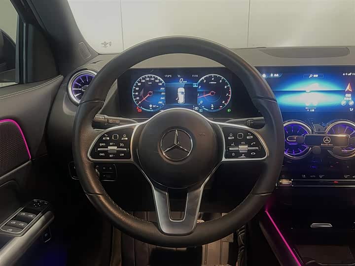 Фото 13 - Mercedes-Benz GLA-Class