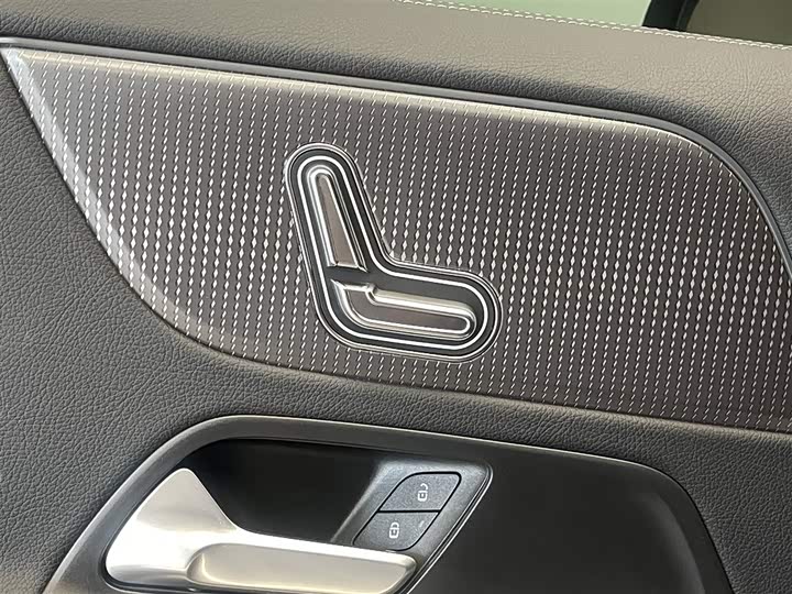 Фото 22 - Mercedes-Benz GLA-Class