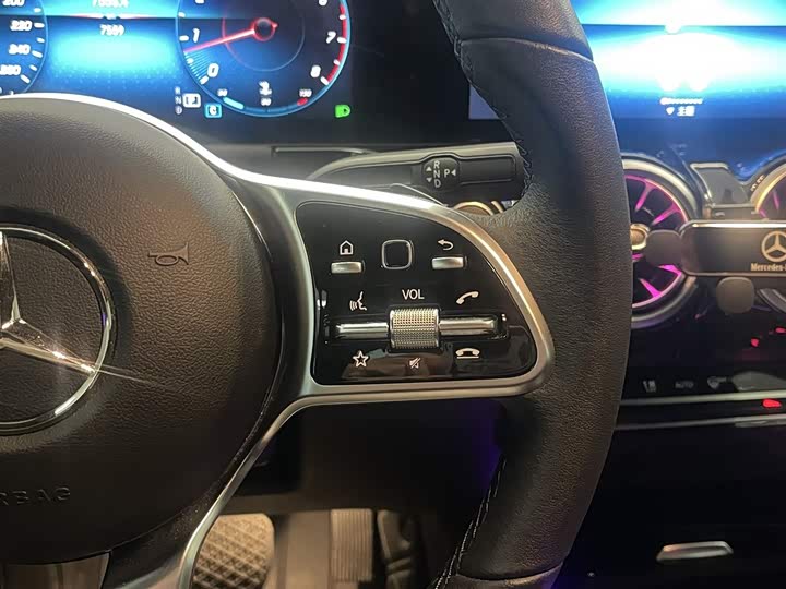 Фото 23 - Mercedes-Benz GLA-Class