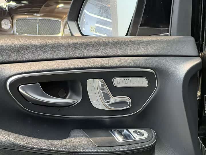 Фото 11 - Mercedes-Benz V-Class