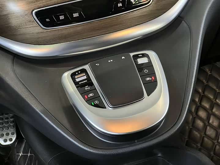 Фото 13 - Mercedes-Benz V-Class