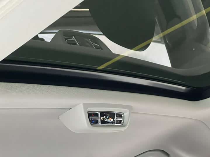 Фото 16 - Mercedes-Benz V-Class