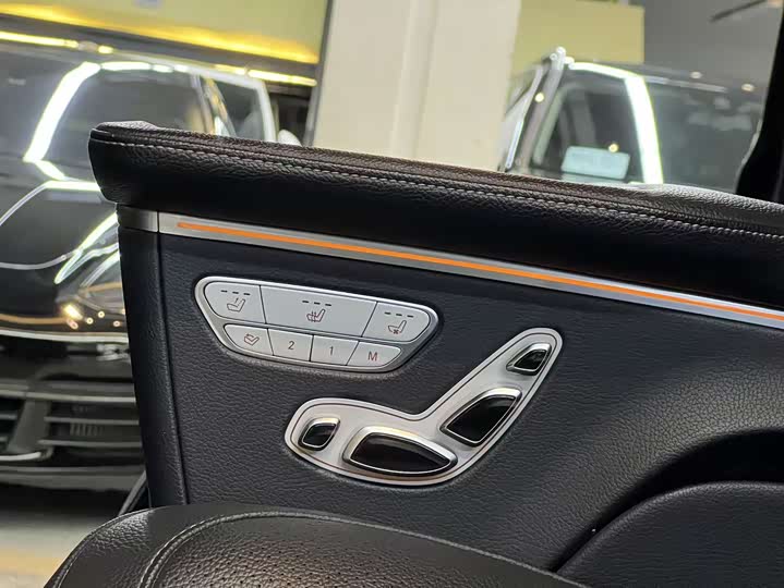 Фото 18 - Mercedes-Benz V-Class