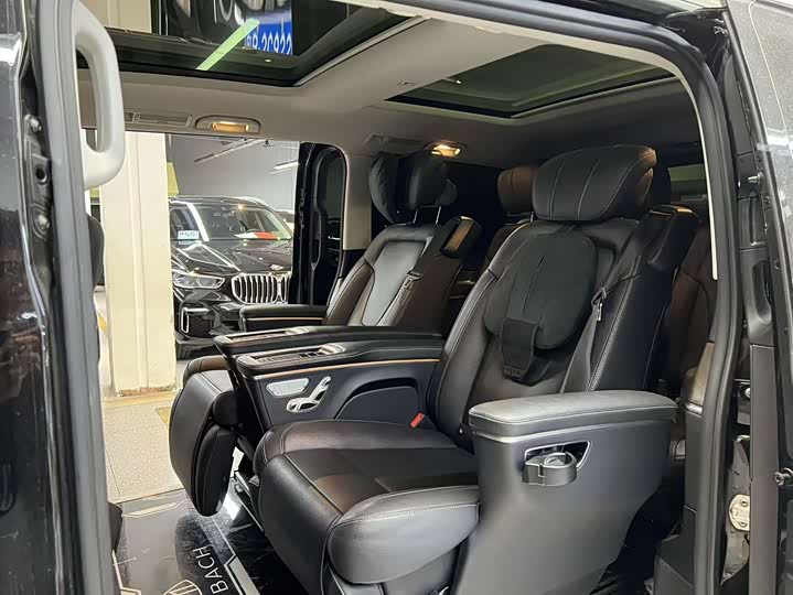 Фото 8 - Mercedes-Benz V-Class
