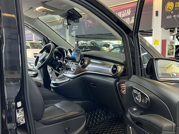 Фото 9 - Mercedes-Benz V-Class