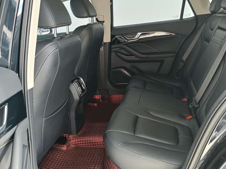 Фото 10 - Bestune B70