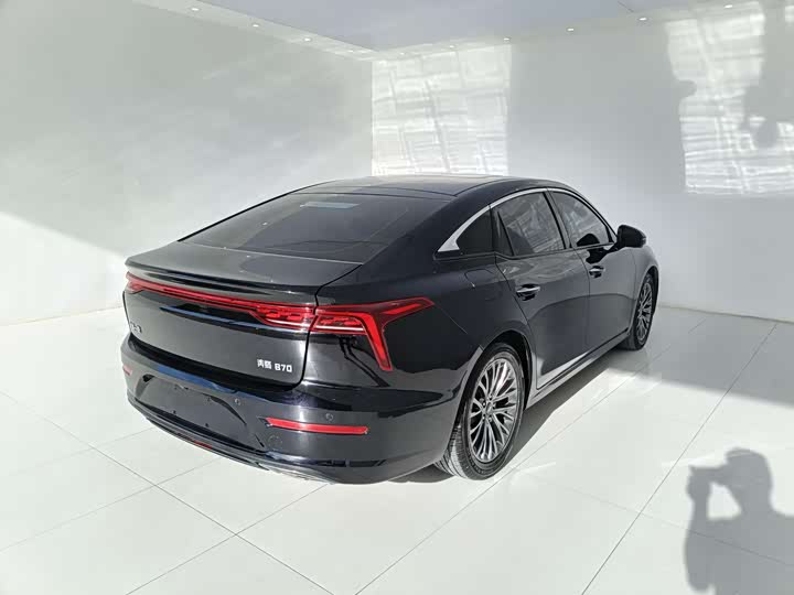 Фото 12 - Bestune B70