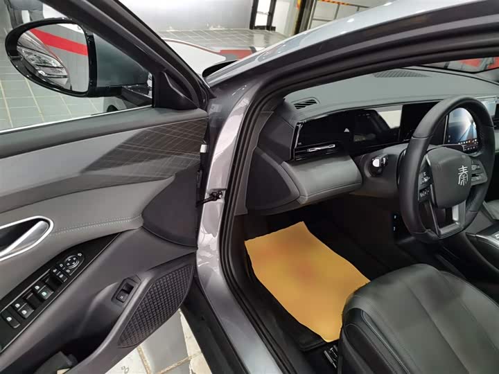 Фото 16 - BYD Qin L