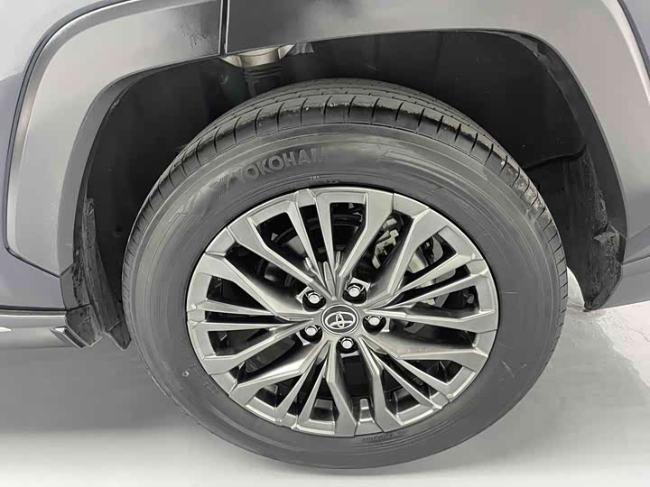 Фото 9 - Toyota Wildlander