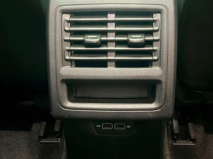 Фото 10 - Volkswagen Golf