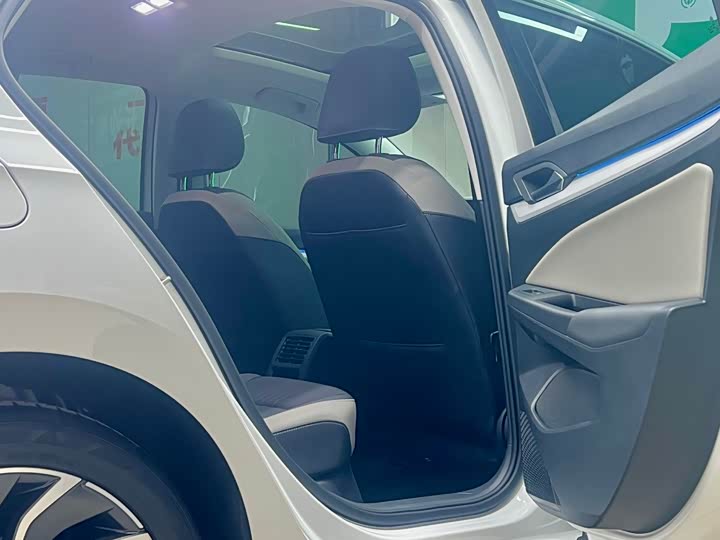 Фото 11 - Volkswagen Golf