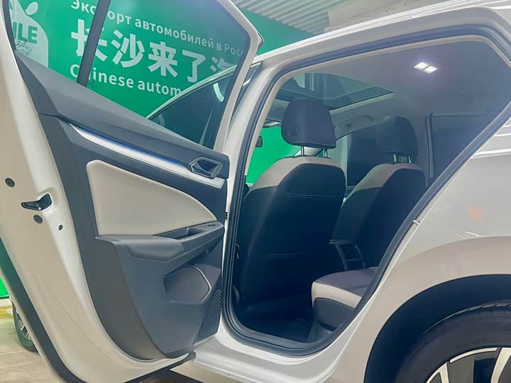 Фото 13 - Volkswagen Golf