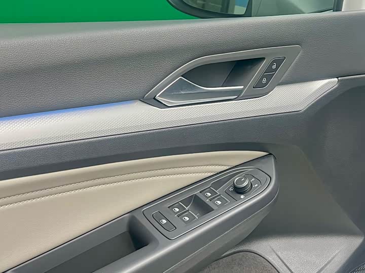 Фото 22 - Volkswagen Golf