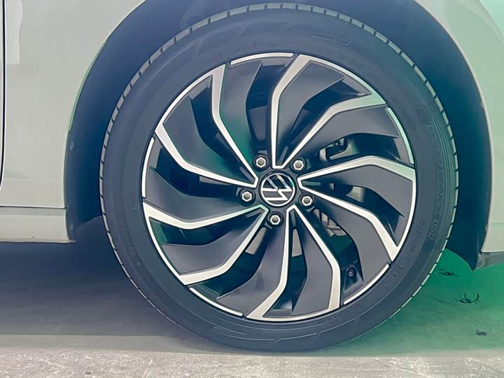 Фото 8 - Volkswagen Golf