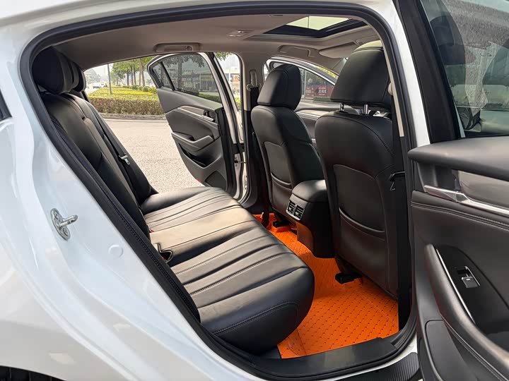 Фото 12 - Mazda Atenza