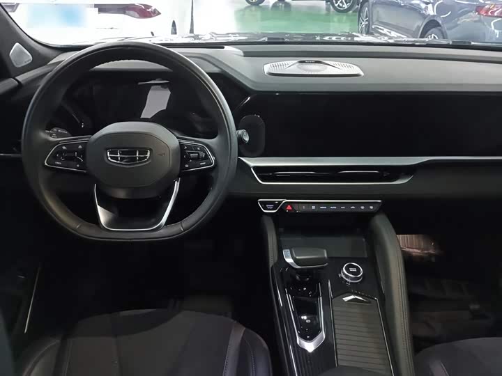 Фото 10 - Geely Monjaro