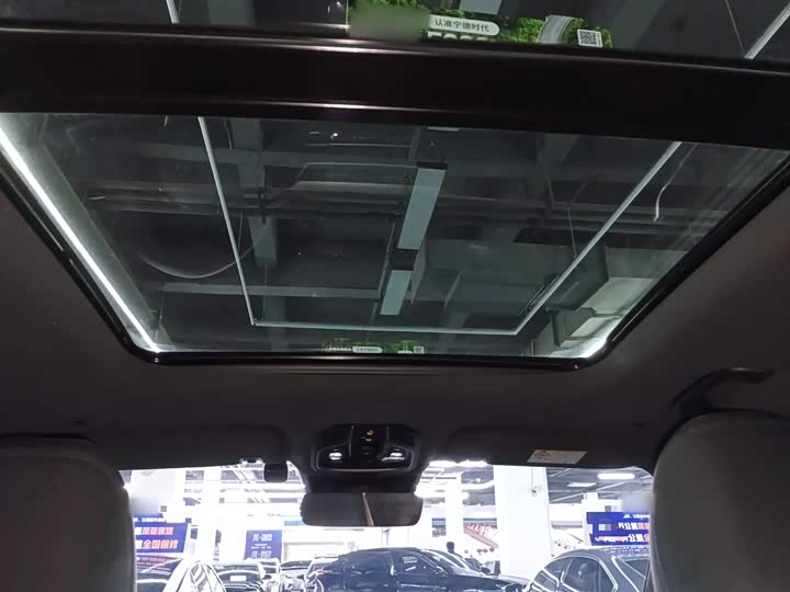 Фото 18 - Geely Monjaro