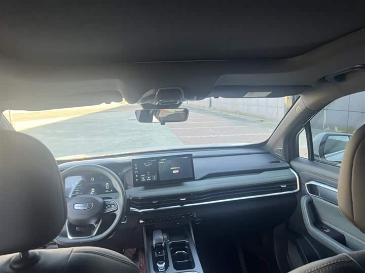 Фото 16 - Geely Okavango L