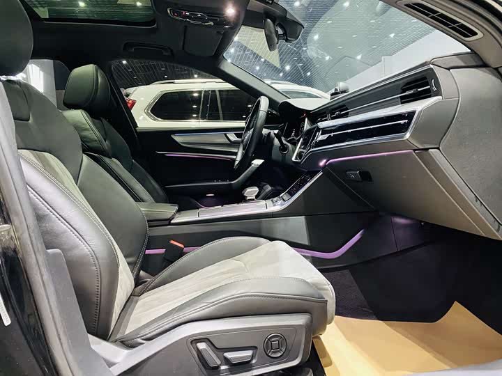 Фото 11 - Audi A6L