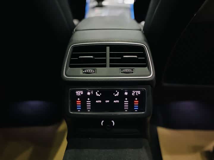 Фото 13 - Audi A6L