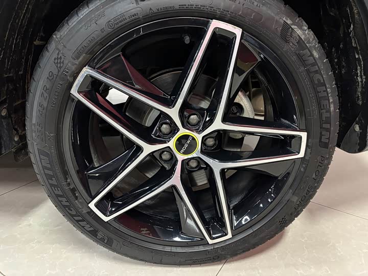 Фото 12 - Roewe RX5