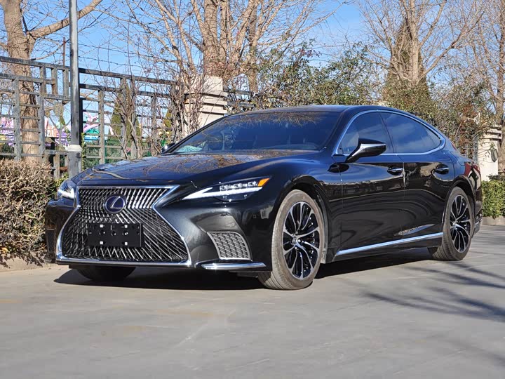 Фото 1 - Lexus LS