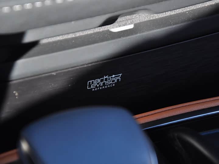 Фото 18 - Lexus LS