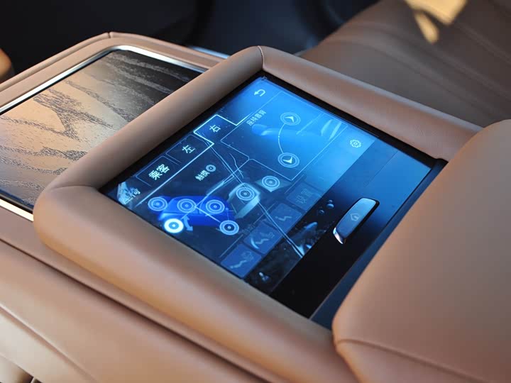 Фото 24 - Lexus LS