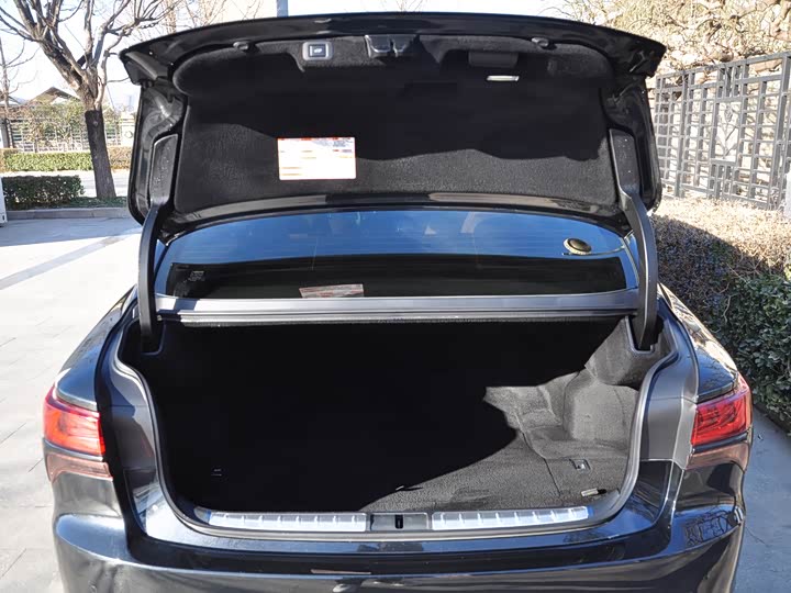 Фото 26 - Lexus LS