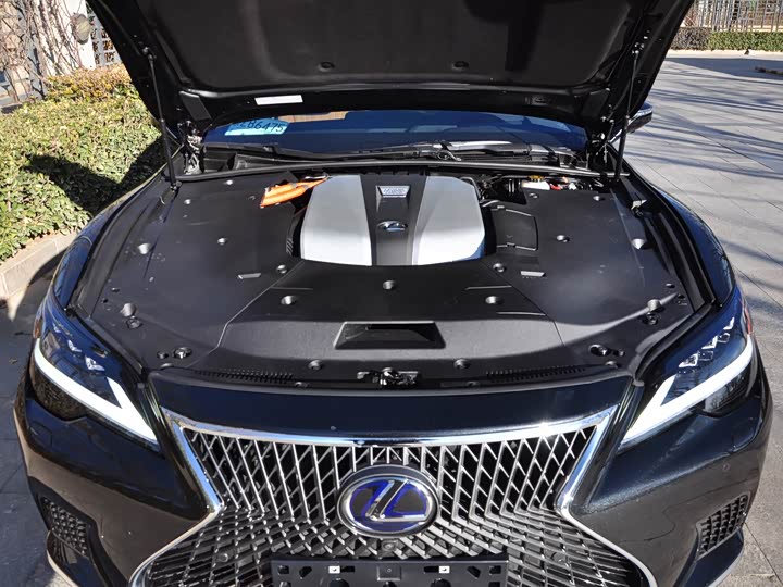 Фото 27 - Lexus LS