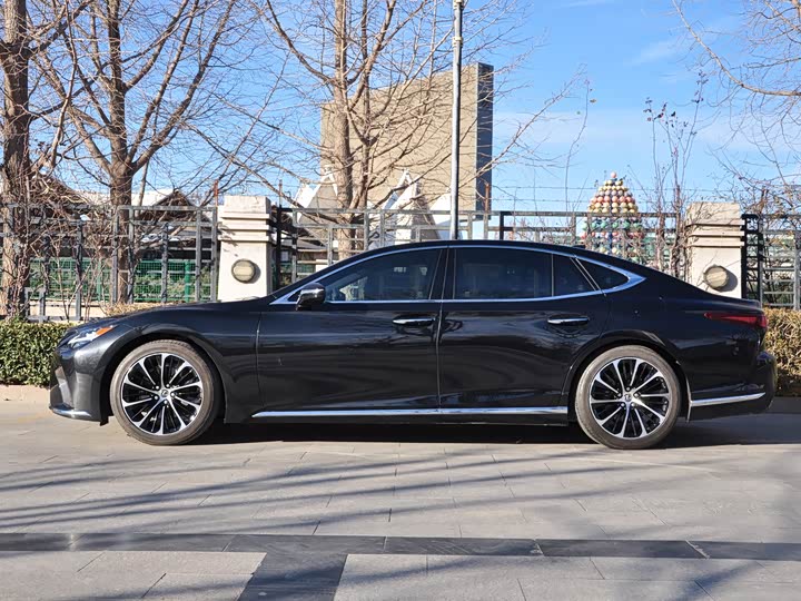 Фото 3 - Lexus LS