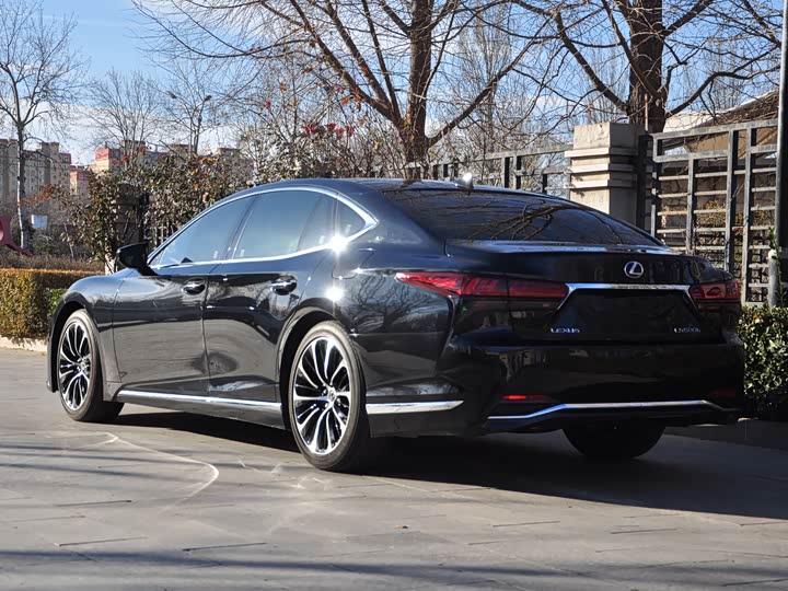 Фото 4 - Lexus LS