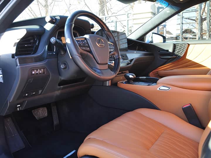 Фото 6 - Lexus LS