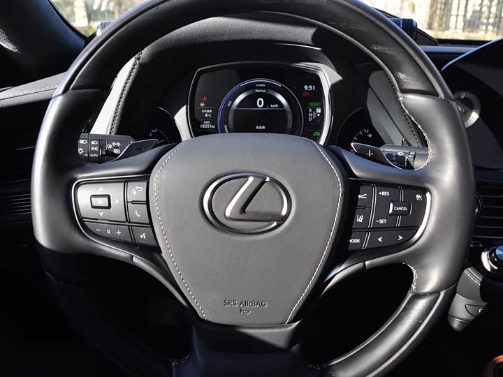 Фото 9 - Lexus LS