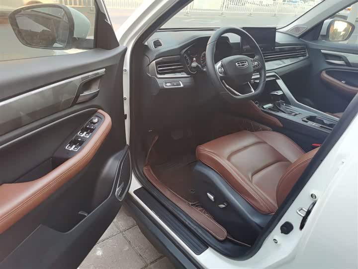 Фото 16 - Geely Vision X6