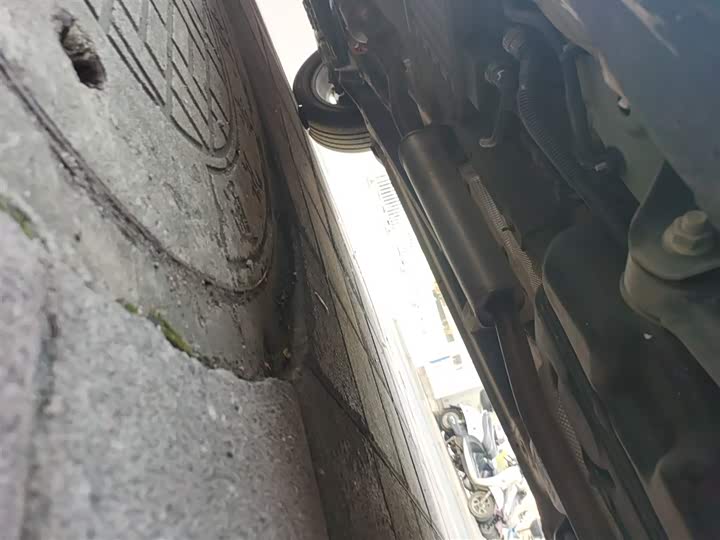 Фото 21 - Geely Vision X6