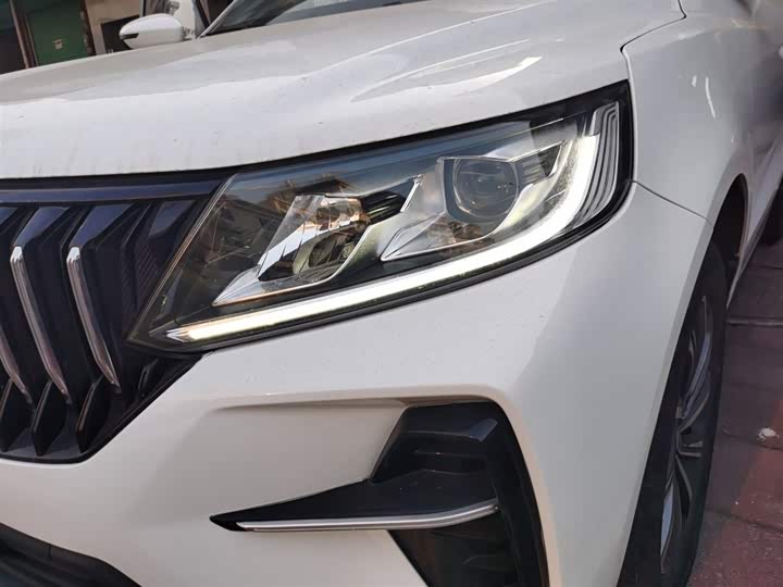 Фото 23 - Geely Vision X6