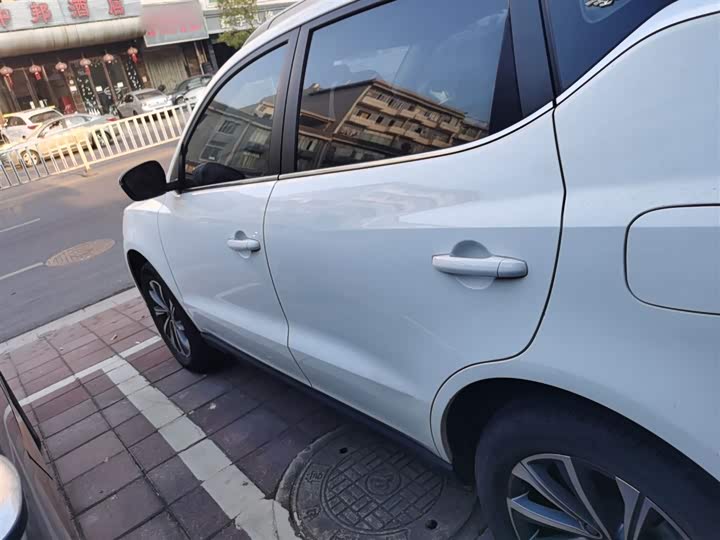 Фото 5 - Geely Vision X6