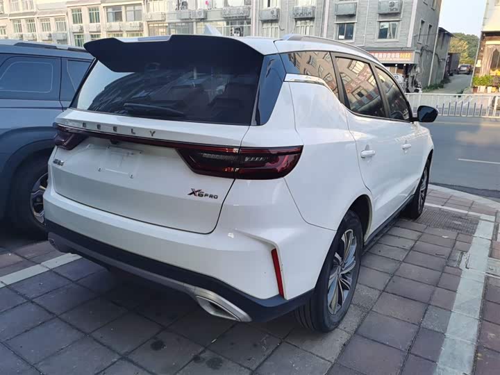 Фото 7 - Geely Vision X6