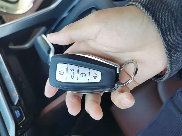 Фото 9 - Geely Vision X6