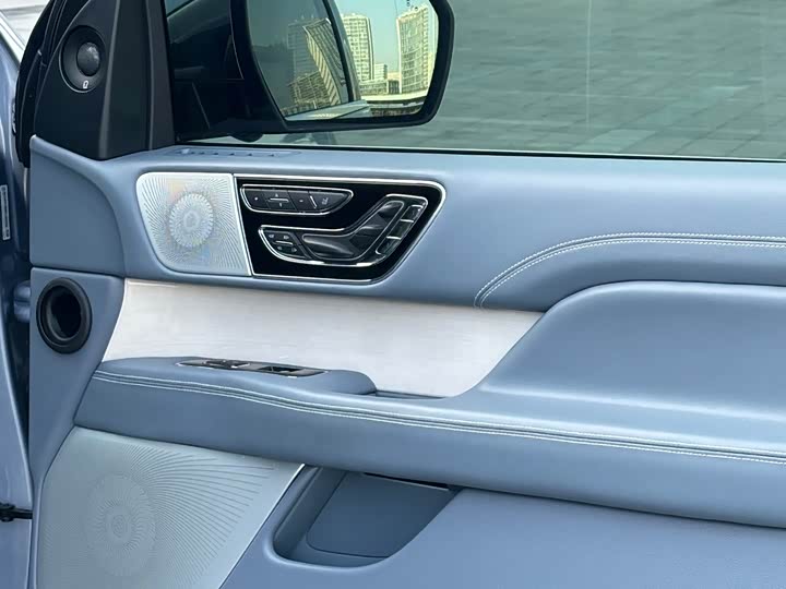 Фото 10 - Lincoln Navigator