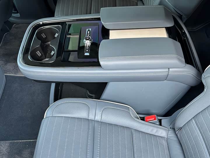 Фото 11 - Lincoln Navigator