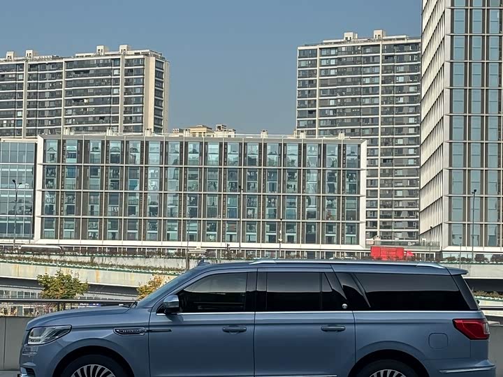 Фото 6 - Lincoln Navigator