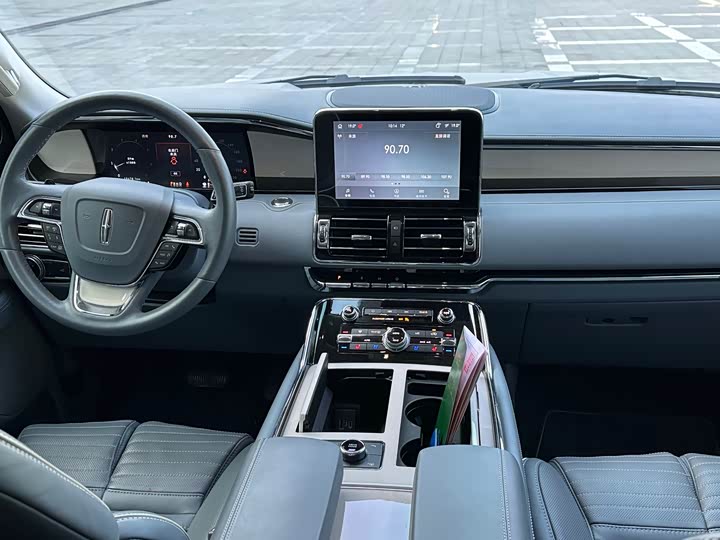 Фото 8 - Lincoln Navigator