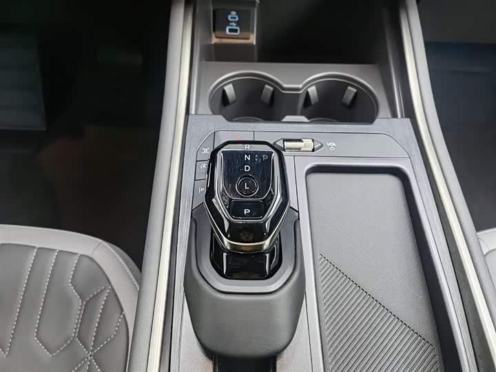 Фото 13 - Ford Edge