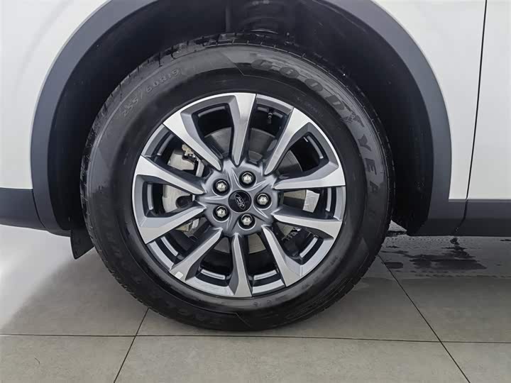 Фото 17 - Ford Edge