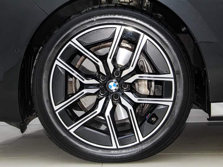 Фото 11 - BMW 7 Series