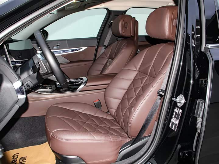 Фото 17 - BMW 7 Series